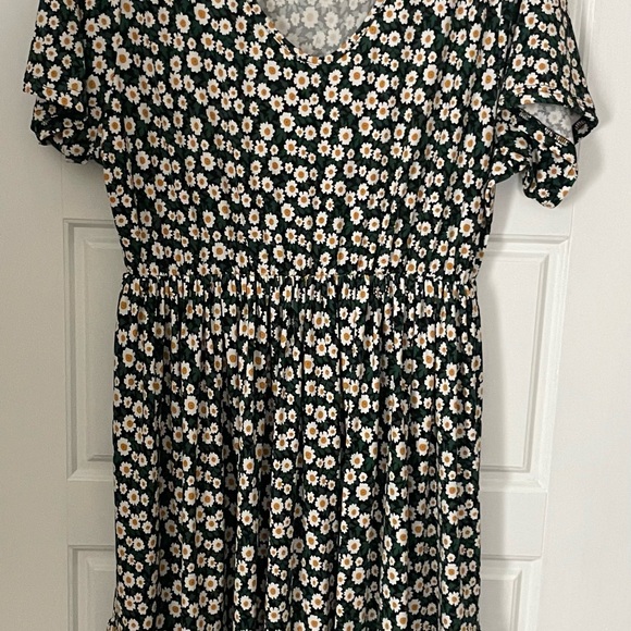 Floral Short Sleeve Dress - Picture 1 of 4